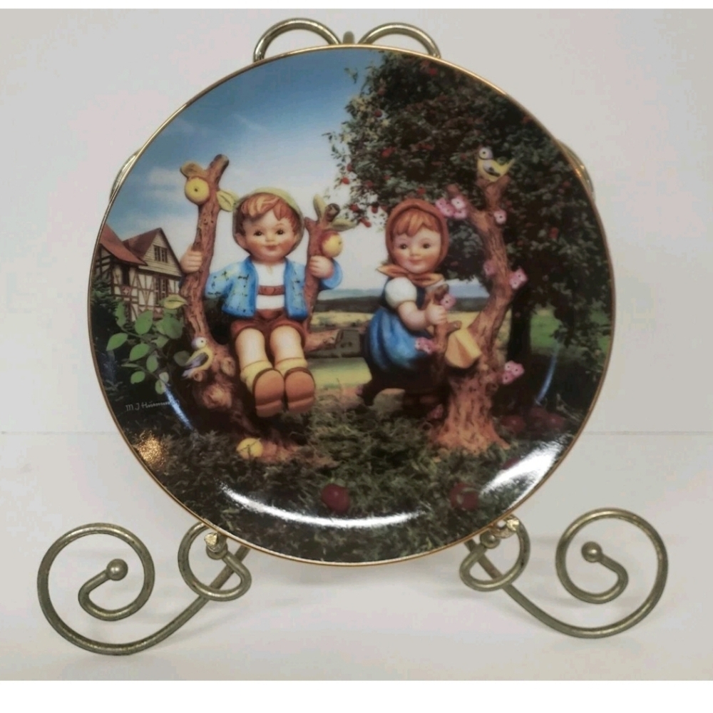 M.J. Hummel Collector Plate -"Apple Tree Boy & Girl"